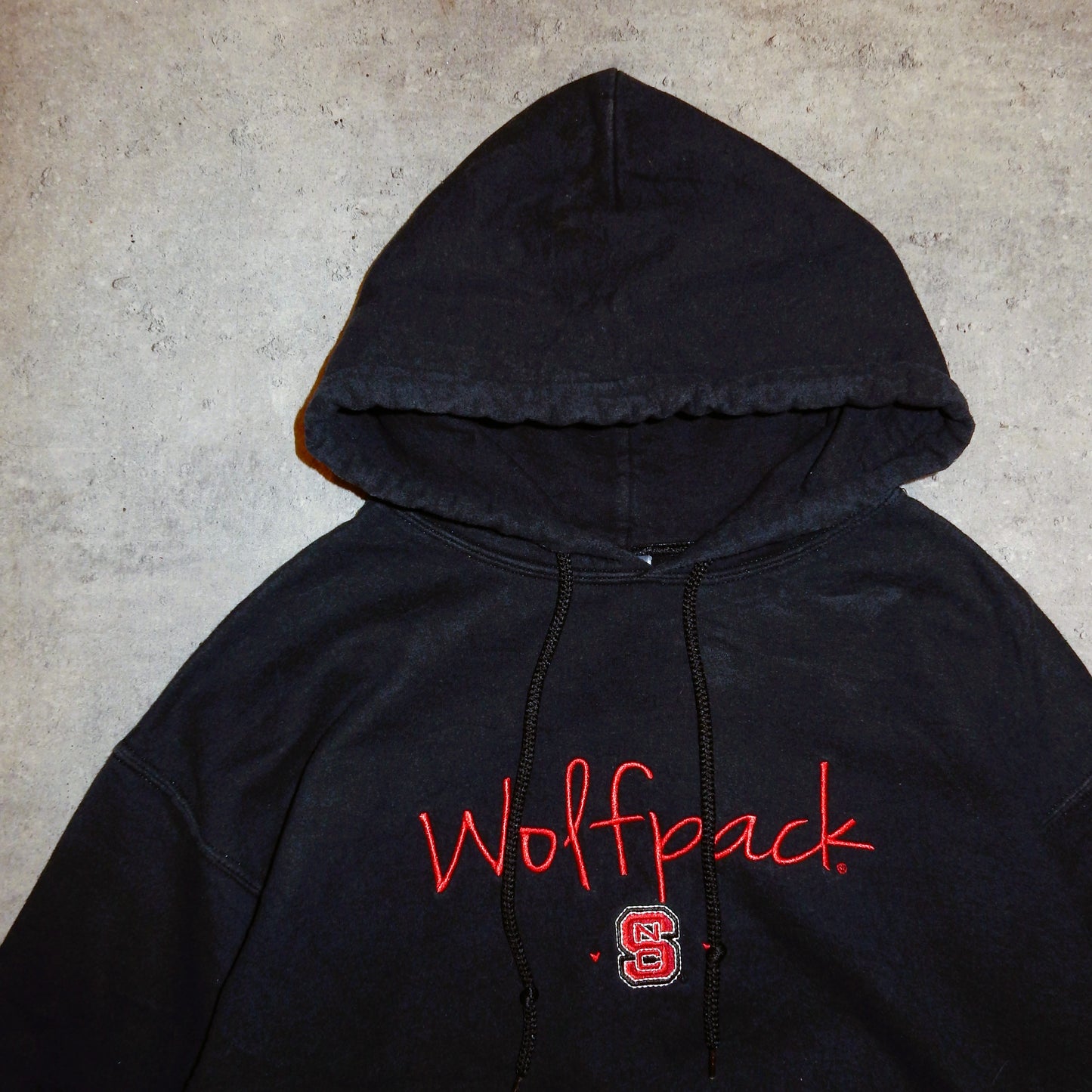 College Wolfpack y2k black hoodie - M